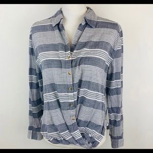 Maurices light weight button down blouse